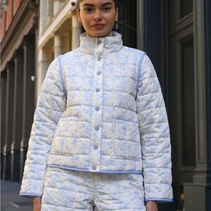 NWT YLLW The Label Amelia Quilted Convertible Jacket in Blue Toile print